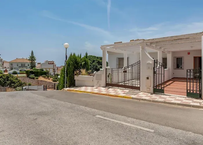 3 Bedroom Cozy In בית נופש פואנגירולה